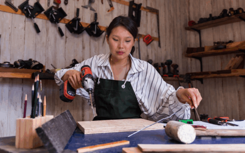 Una lavoratrice asiatica