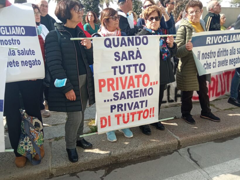 Cartello: quando sarà tutto privato, saremo privati di tutto