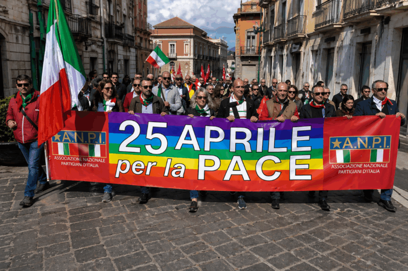 Memoria della Resistenza e impegno civile contro guerra, indifferenza e autoritarismi.