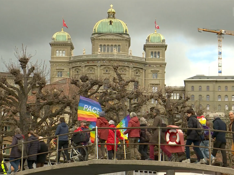 Ostermarsch 2026 in Bern: Über 1200 Menschen geben sich widerständig gegen Krieg, Gewalt und Unterdrückung!