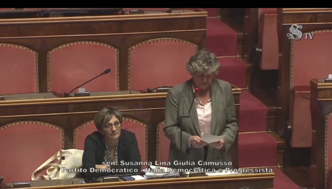 la senatrice Camusso mentre ricorda il genocidio nell'aula del senato