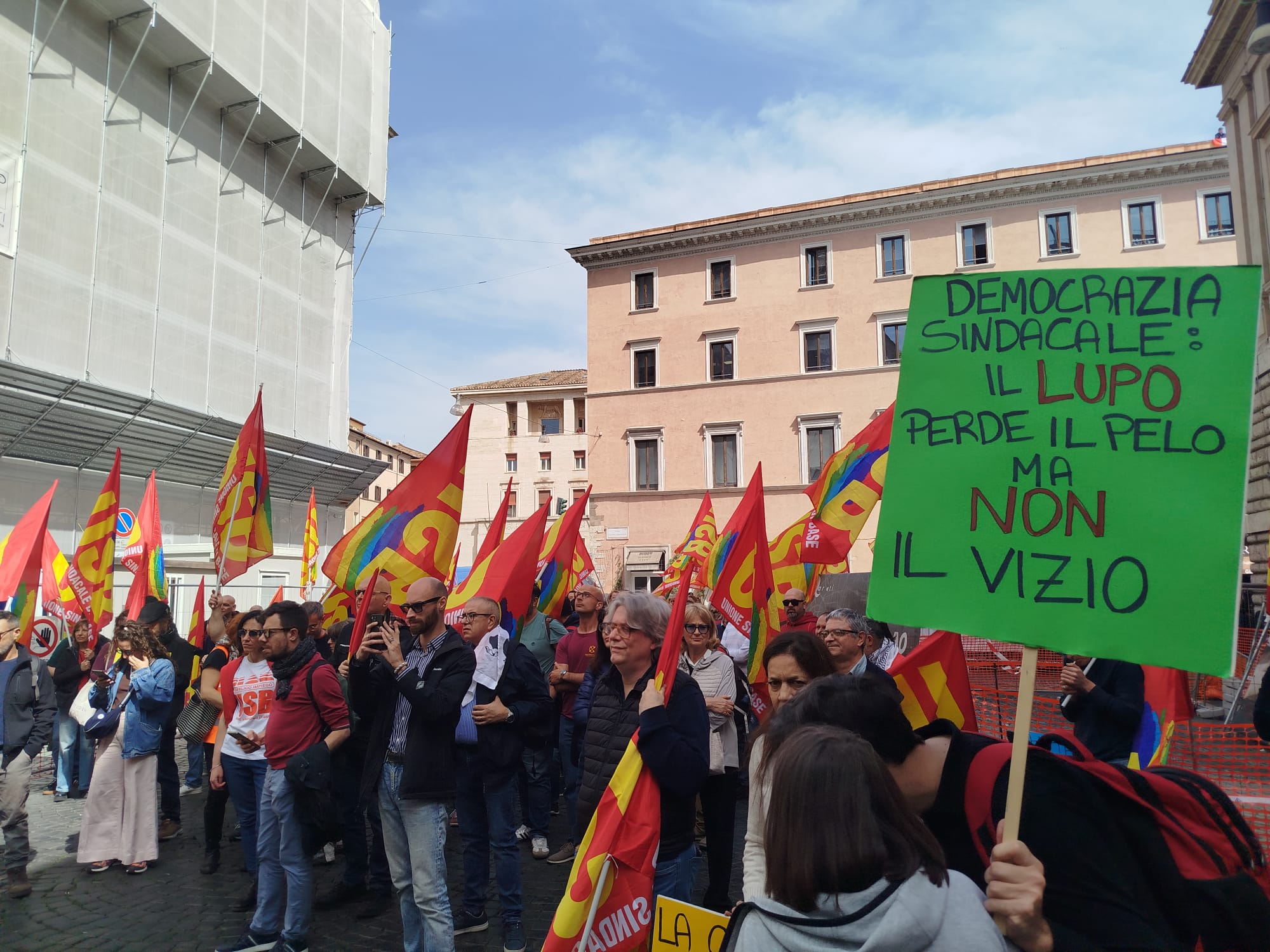 presidio USB di fronte al ministero