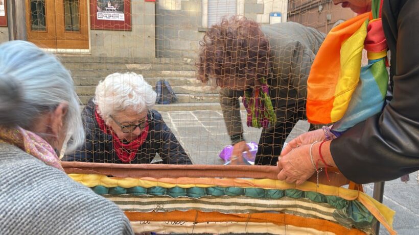 A Chiavari e La Spezia arazzi ricamati per la pace