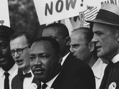 Im Gedenken an Martin Luther King erstrahlt Gewaltlosigkeit in hellem Licht