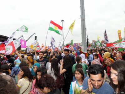 Ανάγκη για περισσότερες ελευθερίες στον κόσμο και στα πολιτικά κόμματα ενόψει εκλογών στην Τουρκία: όχι στη δίωξη του Δημοκρατικού Κόμματος των Λαών. Φωτογραφία wikimedia commons.