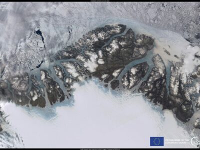 Heatwave in Greenland triggers widespread surface melting. Wikimedia Commons.