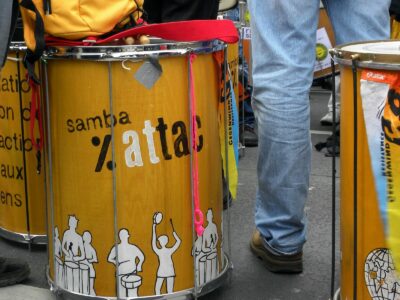 2560px-Aktionstag_anlässlich_des_100_Internationalen_Frauentages_-_samba-attac_II