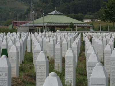 Srebrenica-Potočari_Memorial_Center_2008