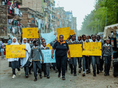 manifestazione bambini Nairobi still irise