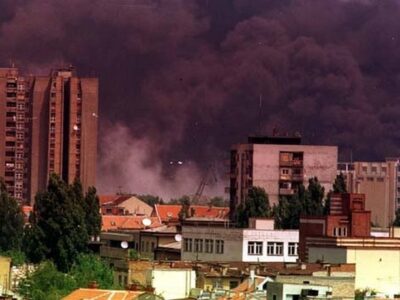 OTAN bombardeia a Jugoslávia em 1999 (Foto de Darko Dozet, Wikipedia)