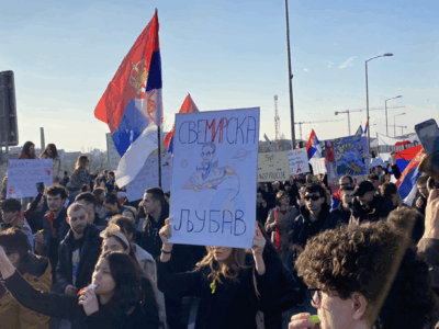 Φωτογραφία από τις εξεγέρσεις στη Σερβία, wikimedia commons.