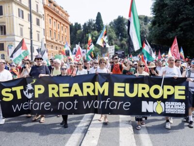 striscione Stop rearm Europe facebook