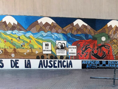 El-mural-de-Lomas-de-Macul-Chile-se-levanta-como-una-intervencion-artistica-comunitaria-que