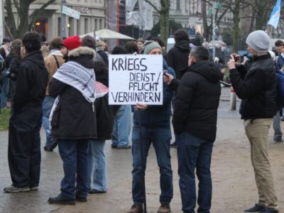 Schulstreik in Berlin: „Eure Pflicht – unser Tod“