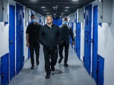 Il ministro della sicurezza nazionale israeliano, Itamar Ben Gvir, mentre nel gennaio 2025 visita una prigione dove sono detenuti presunti militanti di Hamas e Hezbollah.