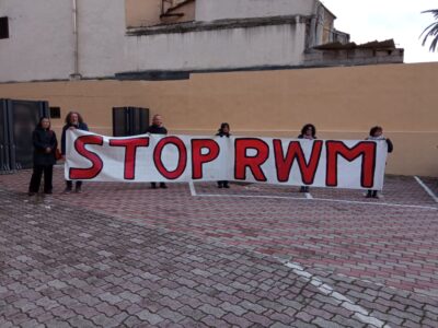 striscione Stop RWM
