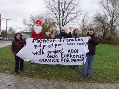 Militär statt Bildung? Friedensaktivisten konfrontieren belgische Werbekampagne