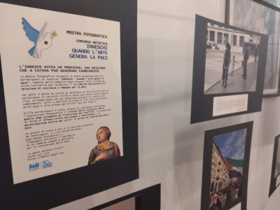 Concorso Artistico Culturale “INNESCHI – Quando l’arte genera la pace”. Foto dei vincitori esposte durante il convegno.