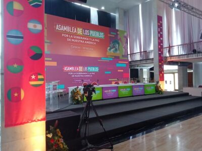 palco dell'assemblea dei popoli