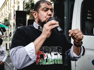L'imam della comunita' islamica di Torino, Mohamed Shanin, durante il corteo per la pace a Gaza organizzato dal collettivo pro Palestina in piazza Castello, Torino, 11 ottobre 2025.  ANSA/TINO ROMANO