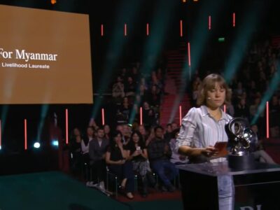 Greta Thunberg mentre ritira il premio