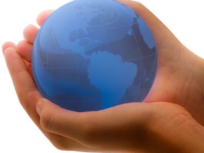 Blue_Earth_In_Child's_Hands