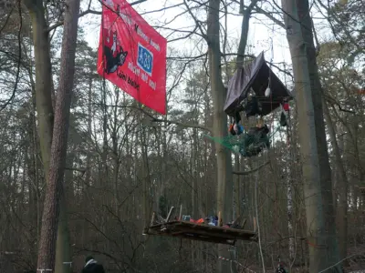 Besetzung „Lüni bleibt“ im Waldstück „Lüner Holz“. Foto: zVg