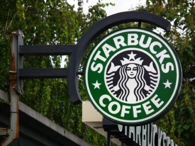 2048px-Starbucks_Coffee_Mannheim_August_2012