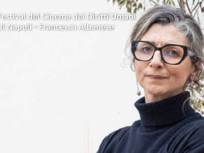 Ritratto di Francesca Albanese, Relatrice Speciale delle Nazioni Unite per i Territori Palestinesi Occupati, in occasione degli incontri del 4 gennaio 2026 a Napoli nell’ambito delle attività del Festival del Cinema dei Diritti Umani.