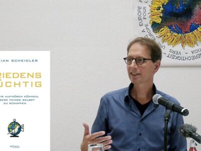 Fabian Scheidler: Friedenstüchtig