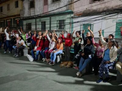 Assemblée communarde dans le quartier populaire Altos de Lidice, Caracas, le 20 janvier 2025. Objectif : proposer les projets qui seront soumis au vote des habitant(e)s le 2 février. L’État financera celui qui réunira le plus de voix.