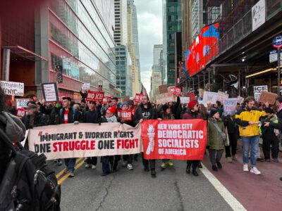 No Wars, No Kings, No ICE, Hands Off Venezuela – Protestzug der Vielfalt in New York