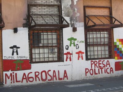 Graffiti an einer Hauswand in Buenos Aires, aufgenommen am 18. Septemeber 2016 (Bild von Silviaanac / Wikimedia Commons / CC BY-SA 4.0)