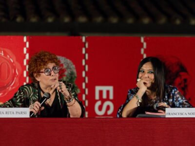 Professoressa Maria Rita Parsi con Francesca Nodari, direttrice del Festival Filosofi lungo l'Oglio