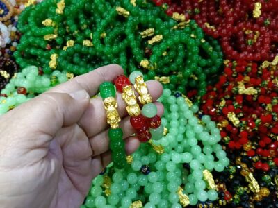 The metallic Pi Yao components of these lucky charm bracelets contain cadmium levels exceeding 100,000 ppm.