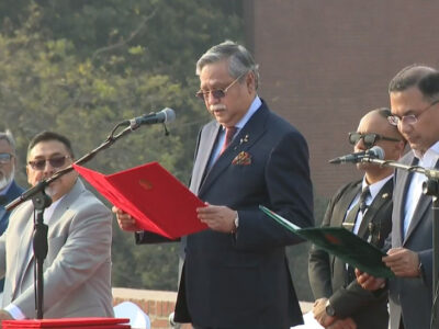 বাংলাদেশের নতুন প্রধানমন্ত্রী হিসেবে শপথ গ্রহণ করলেন তারেক রহমান। বাংলাদেশের মহামান্য রাষ্ট্রপতি মোঃ সাহাবুদ্দিন তাঁকে এই শপথবাক্য পাঠ করান।
ছবিঃ বিএনপি মিডিয়া সেল এর সৌজন্যে।