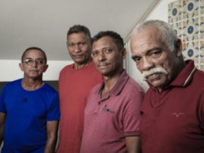 Landarbeiter, die in ihrer Jugend auf der Volkswagen-Farm gearbeitet hatten, sagten im Laufe des Verfahrens vor dem Arbeitsgericht aus. Von links nach rechts: Pedro Valdo Pereira Vasconcelos, Raul Batista, Raimundo Batista und José Ribamar
(Quelle: Fernando Martinho/Repórter Brasil)