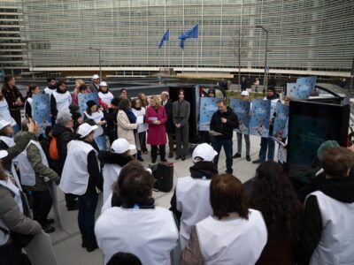 Aktion der Fur Free Alliance in Brüssel vor dem Gebäude der Europäischen Kommission (Bild von FOUR PAWS - Vier Pfoten Stiftung für Tierschutz e.V.)