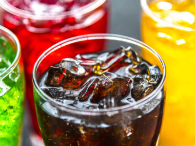 Bei einer Zuckersteuer stehen vor allem Softdrinks im Fokus , die oft sehr viel Zucker enthalten. (© pxhere/rawpixel.com)