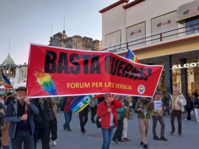 striscione Viareggio 7 marzo 2026