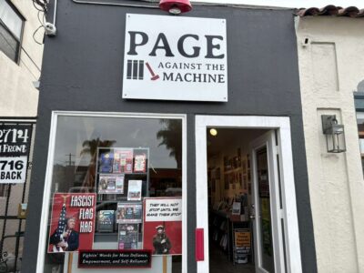 01vetrina libreria Page against the machine