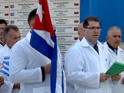Médicos cubanos