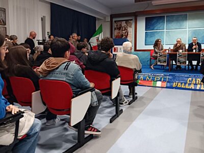 Il procuratore Nicola Gratteri durante l’incontro con gli studenti promosso dall’ANPI nella sala convegni del complesso di Madonna dell’Arco a Sant’Anastasia