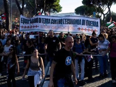 La copertina è di Marta D’Avanzo (Dinamopress), e ritrae la manifestazione del 4 ottobre 2025