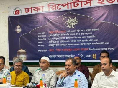 মঙ্গলবার সন্ধ্যায় ডিআরইউ-তে বরিশাল বিভাগীয় সাংবাদিক সমিতির আয়োজিত এক ইফতার ও দোয়া মাহফিলে প্রধান অতিথি হিসেবে বক্তব্য রাখেন তথ্য ও সম্প্রচার মন্ত্রী জহির উদ্দিন স্বপন। ছবি: বিএসএস