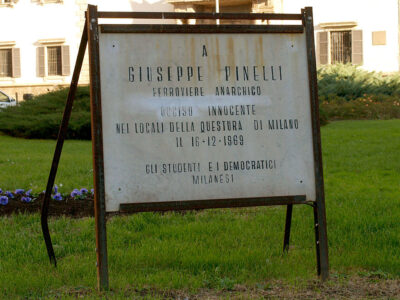 960px-Milano_-_Piazza_Fontana_-_Targa_Giuseppe_Pinelli_Anarchici