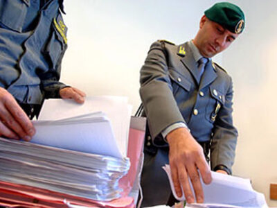 GUARDIA DI FINANZA CONTROLLO DOCUMENTI CONTABILI ISPEZIONE FISCALE