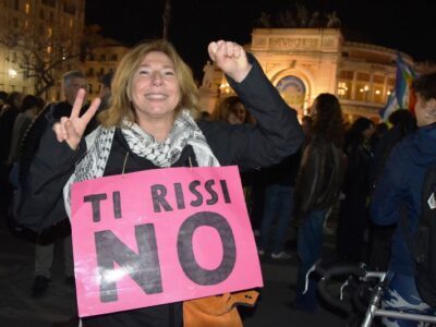 Piazza Politeama in festa per la vittoria referendaria (foto Gaspare Semprevivo)