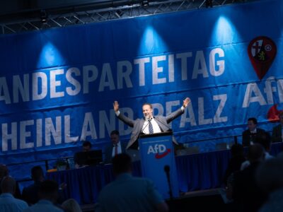 Brandmauer als Brandbeschleuniger – Wie die AfD Richtung Alleinregierung wächst