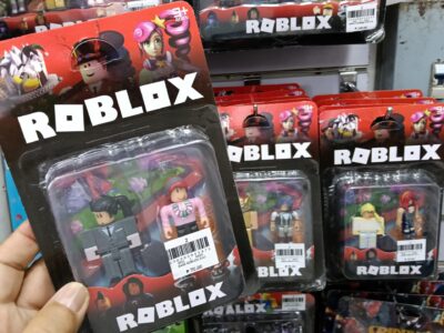Inadequately labeled Roblox toys are sold without prior market authorization in violation of toy safety laws.